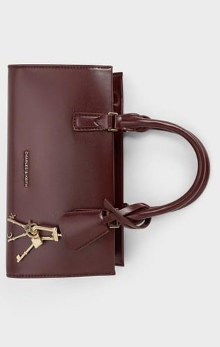 شنطة تشارلز اند كيث |