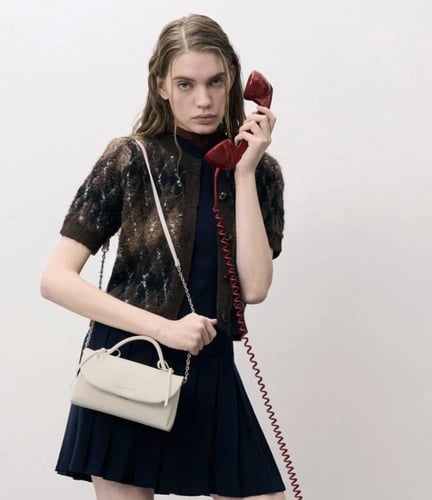 شنطة تشارلز اند كيث