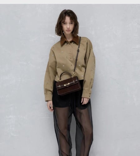 شنطة تشارلز اند كيث |