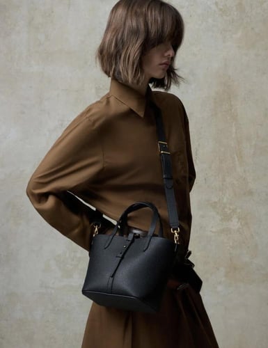 شنطة تشارلز اند كيث |