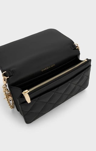 شنطة تشارلز اند كيث |