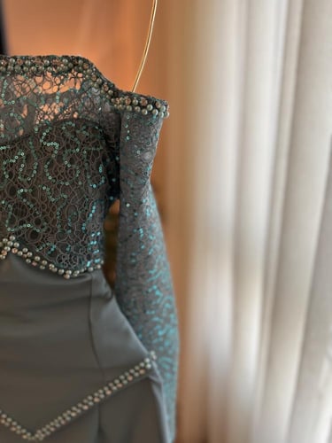 فستان سهره ناعم طويل اكمام دانتيل