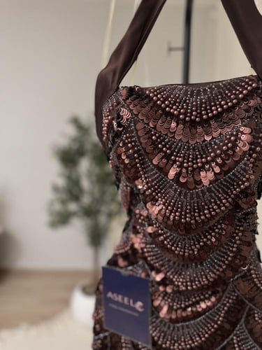 فستان سهرة بني طويل ترتر