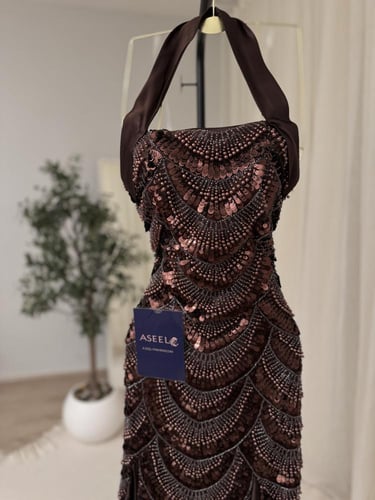 فستان سهرة بني طويل ترتر