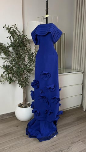 فستان ازرق سهره مع ورود