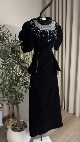 فستان اسود جوخ تطريز خرز