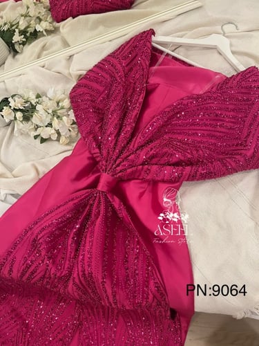 فستان سهرة شكل فيونكة من الخلف فوشي فخم مطرز