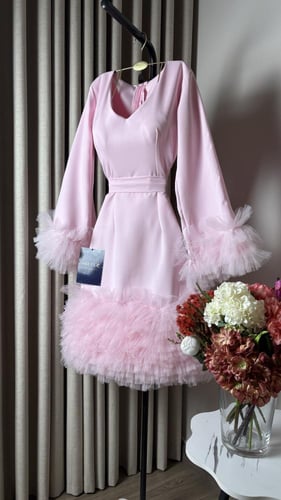 فستان زهري قصير أكمام تُل