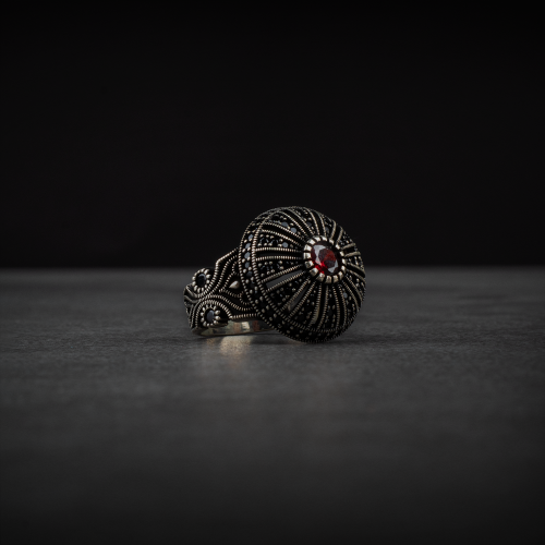 خاتم رجالي فضة استرليني مزين بحجر زركون احمر