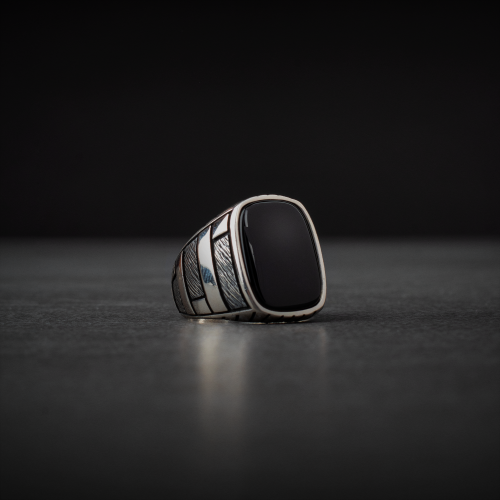 خاتم رجالي فضة استرليني مزين بحجر أونيكس أسود
