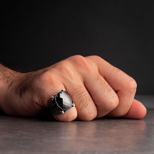 خاتم رجالي فضة مزين بحجر الزركون الأسود