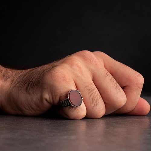 خاتم رجالي فضة مزين بحجر العقيق الأحمر المضغوط ونق...