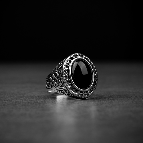 خاتم فضة رجالي بحجر أونكس أسود وزخارف مفرغة