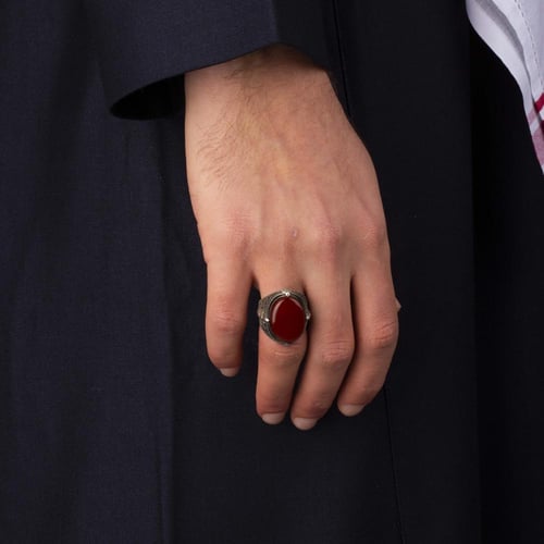 خاتم رجالي فضة مزين بحجر عقيق أحمر