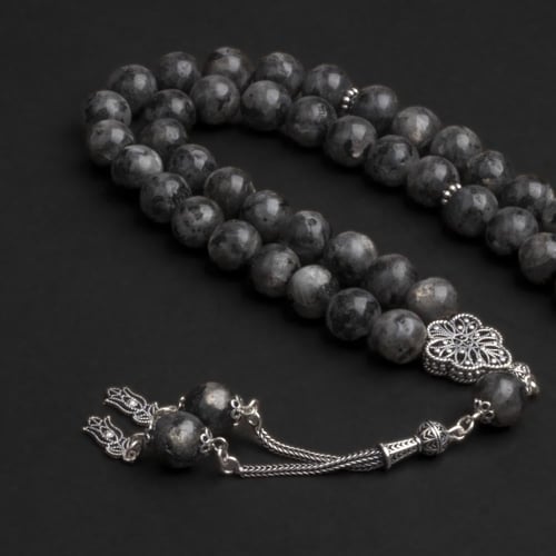 سبحة بحجر لافراكيت مع شكة فضة 10 مل