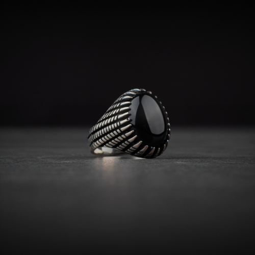 خاتم رجالي فضة استرليني مزين بحجر أونيكس أسود بتقل...