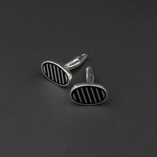 كبك رجالي فضة مع تصميم خطوط