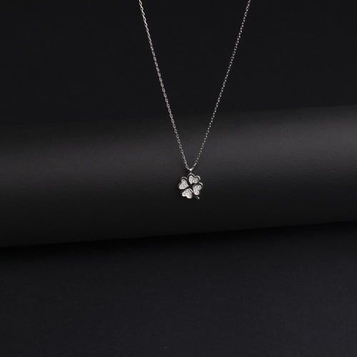 سلسال فضة عيار 925 بتصميم الزهرة الرباعية المرصعة...