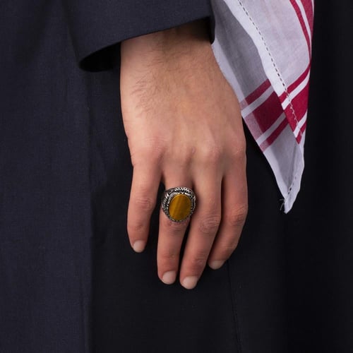 خاتم رجالي فضة بحجر عين النمر بتفاصيل هندسية بارزة