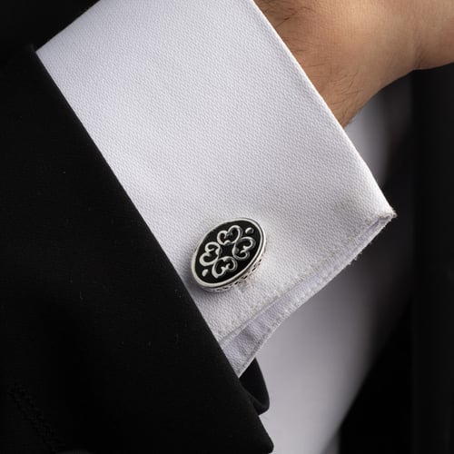 كبك رجالي فضة مع تصميم زخرفي