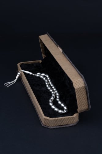 سبحة فضة لامعة