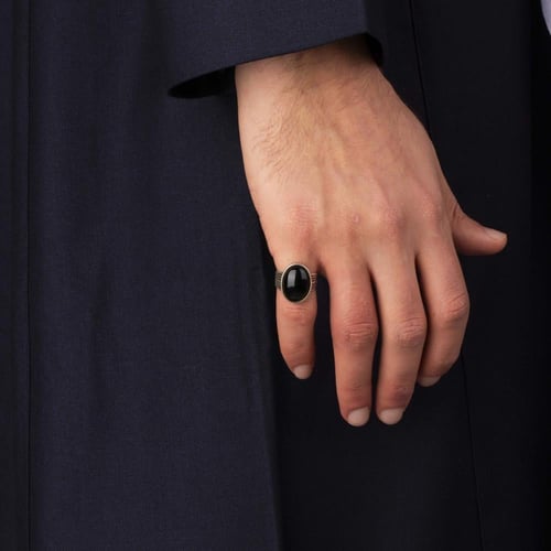 خاتم رجالي فضة مزين بحجر أونيكس أسود بنقوش دائرية