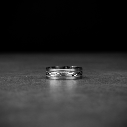 دبلة فضة عيار 925 دائرية بنقوش موج البحر في المنتص...