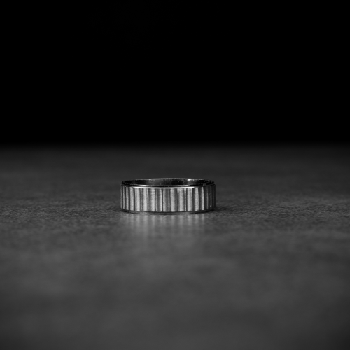 دبلة فضة عيار 925 دائرية بنقوش عمودية