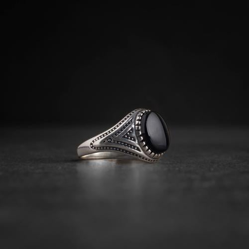 خاتم رجالي فضة بحجر اونكس اسود بارز
