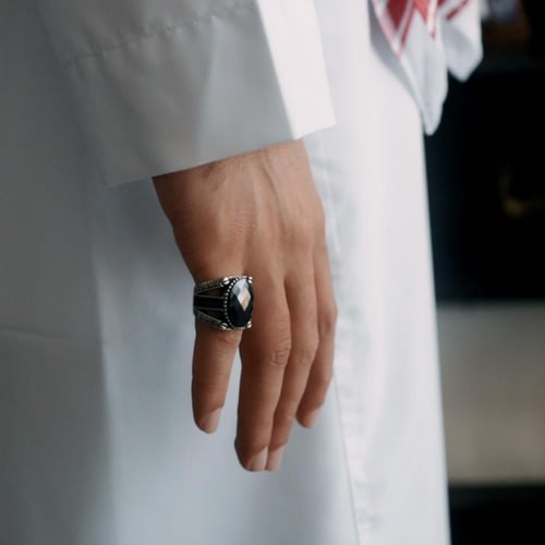 خاتم رجالي فضة مزين بحجر الزركون الأسود