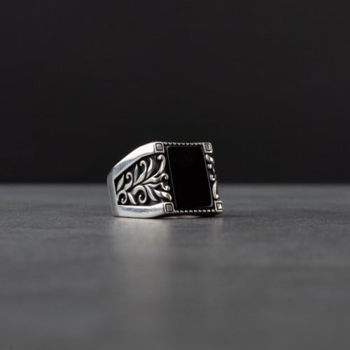 خاتم رجالي فضة استرليني مزين بحجر اونكس اسود