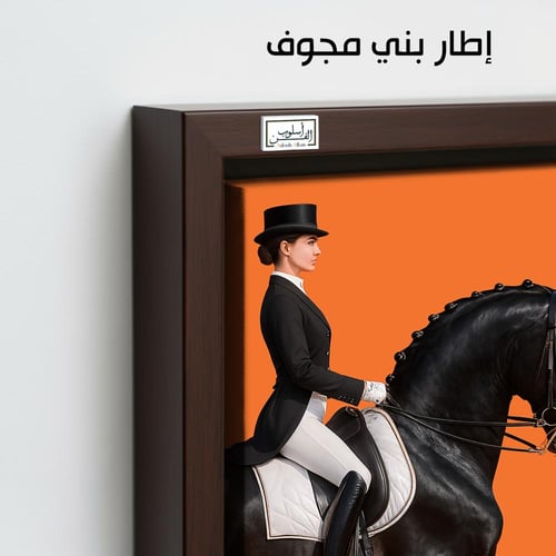 HR302 لوحة فنية معاصرة تُجسّد فارسة محترفة تمتطي ح...