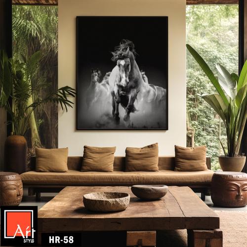 HR58حصان بري يركض وسط الضباب - لوحة فنية بالأبيض و...