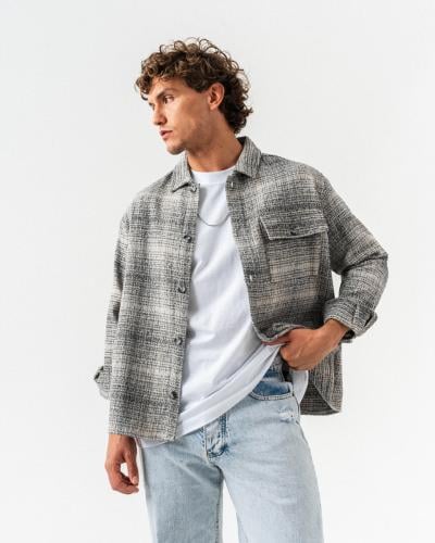 قميص صوف بأكمام طويلة