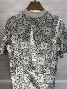 ‎تيشيرت off white