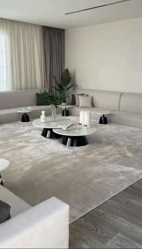 طقم طاولات ارضي