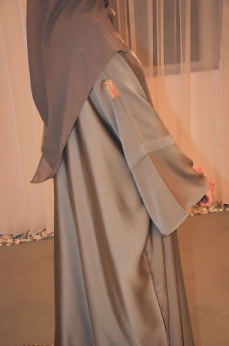 عباية نص بشت باكمام مميزة (جميع الالوان متوفره)