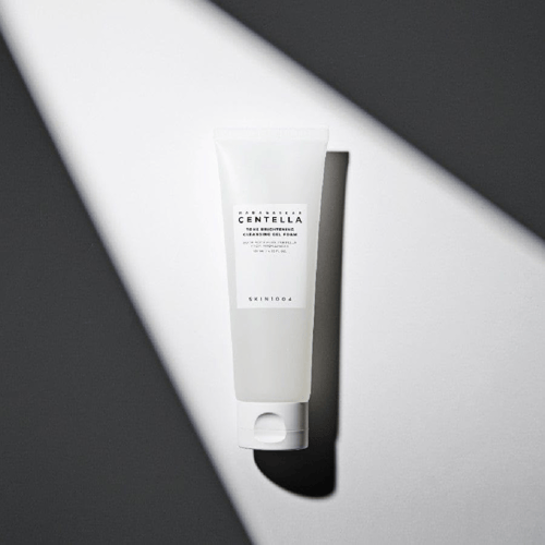 غسول رغوي للتفتيح بعشبة السينتيلا من سكين 1004 - 1...