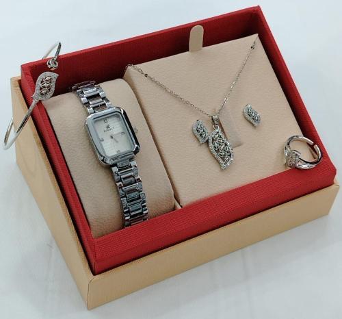 طقم نسائي ماركه ريفولي فاخره T2341