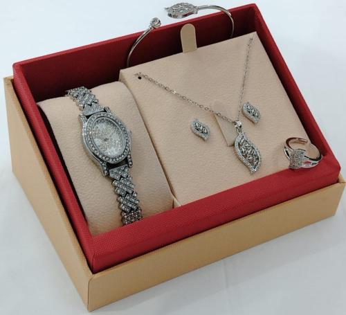 طقم نسائي زركون ماركه ريفولي جوده ممتازه M1127486