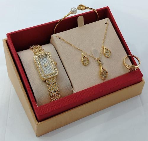 طقم نسائي زركون جوده ممتازه M1127504