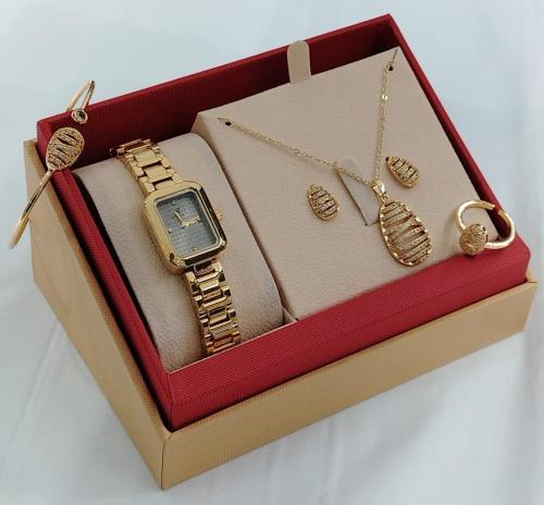 طقم نسائي ماركه ريفولي فاخره T2343