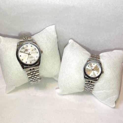 2 قطع ساعات من طقم العائلة ,ساعة الطفل , ساعة الام...