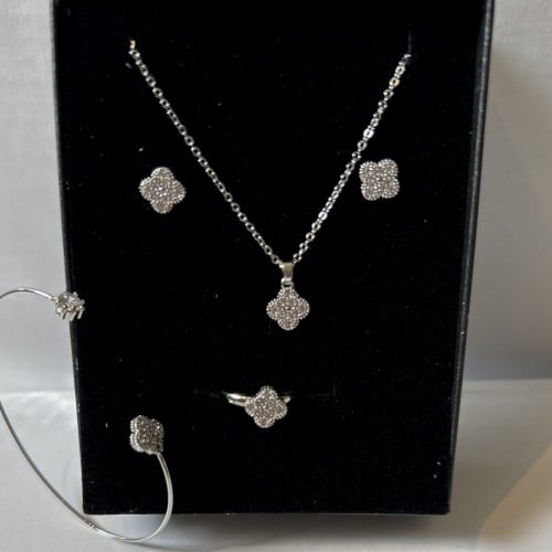 طقم فضي زركون للبنات