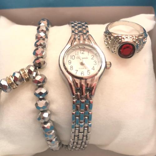 3 قطع من مجموعة الطفل المدلل ,سبحة ,خاتم مزين بالأ...