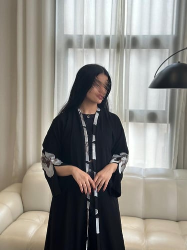 عباية ورد ( شحن فوري )