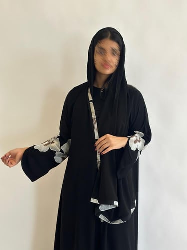 عباية ورد ( شحن فوري )