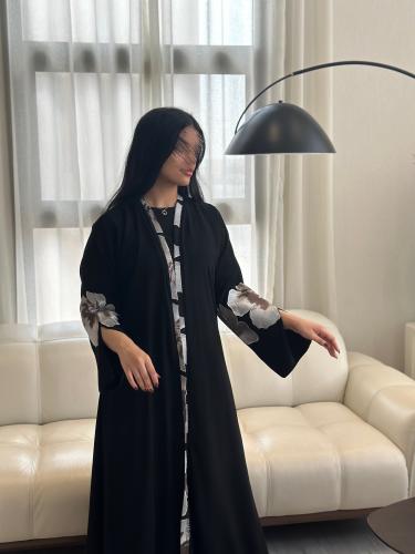 عباية ورد ( شحن فوري )