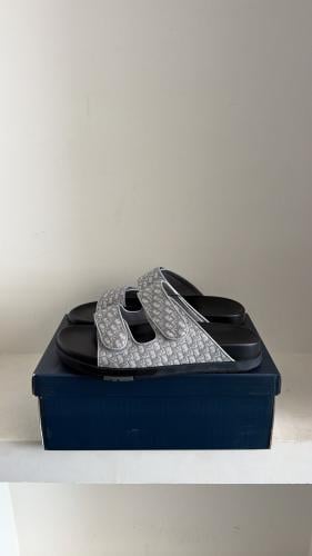 Sandal