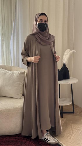 عباية بفستان داخلي بيج كلوش